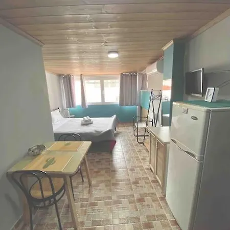 Cozy New Few Meters Away From Side.