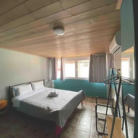 Cozy New Few Meters Away From Side.