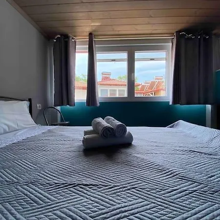 Apartment Cozy New Few Meters Away From Side.