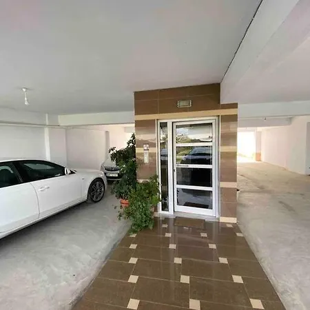 Cozy New Few Meters Away From Side. Apartment