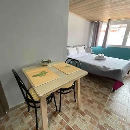 Cozy New Few Meters Away From Side. *