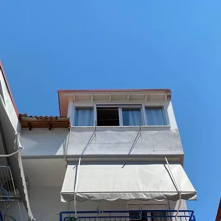 Apartment Cozy New Few Meters Away From Side. *