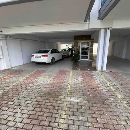 Cozy New Few Meters Away From Side. Apartment *