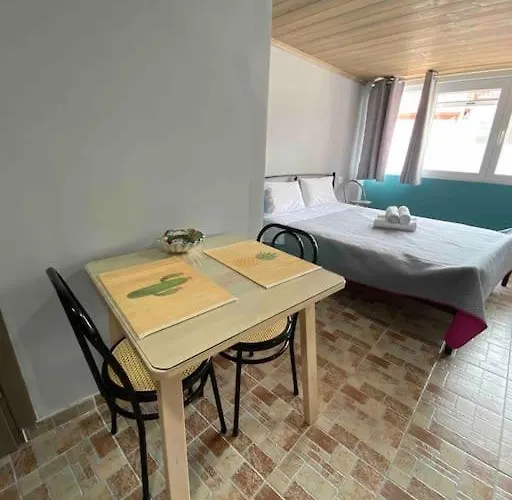 Cozy New Few Meters Away From Side. *