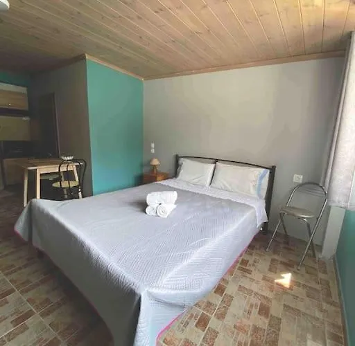 Cozy New Few Meters Away From Side. Apartment